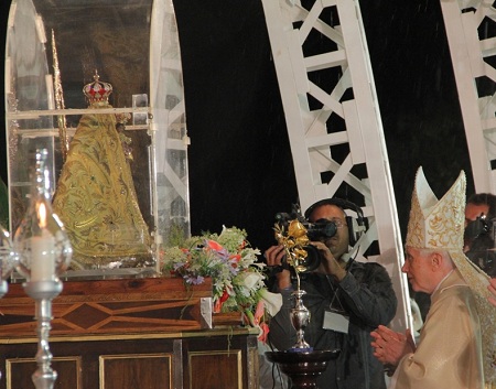 Un Clarétain Compose Un Hymne À La Vierge; Il Est Chanté Lors De La Messe Du Pape