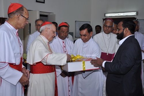 Il Cardinale Filoni presenta il Direttorio Cattolico dell’ India