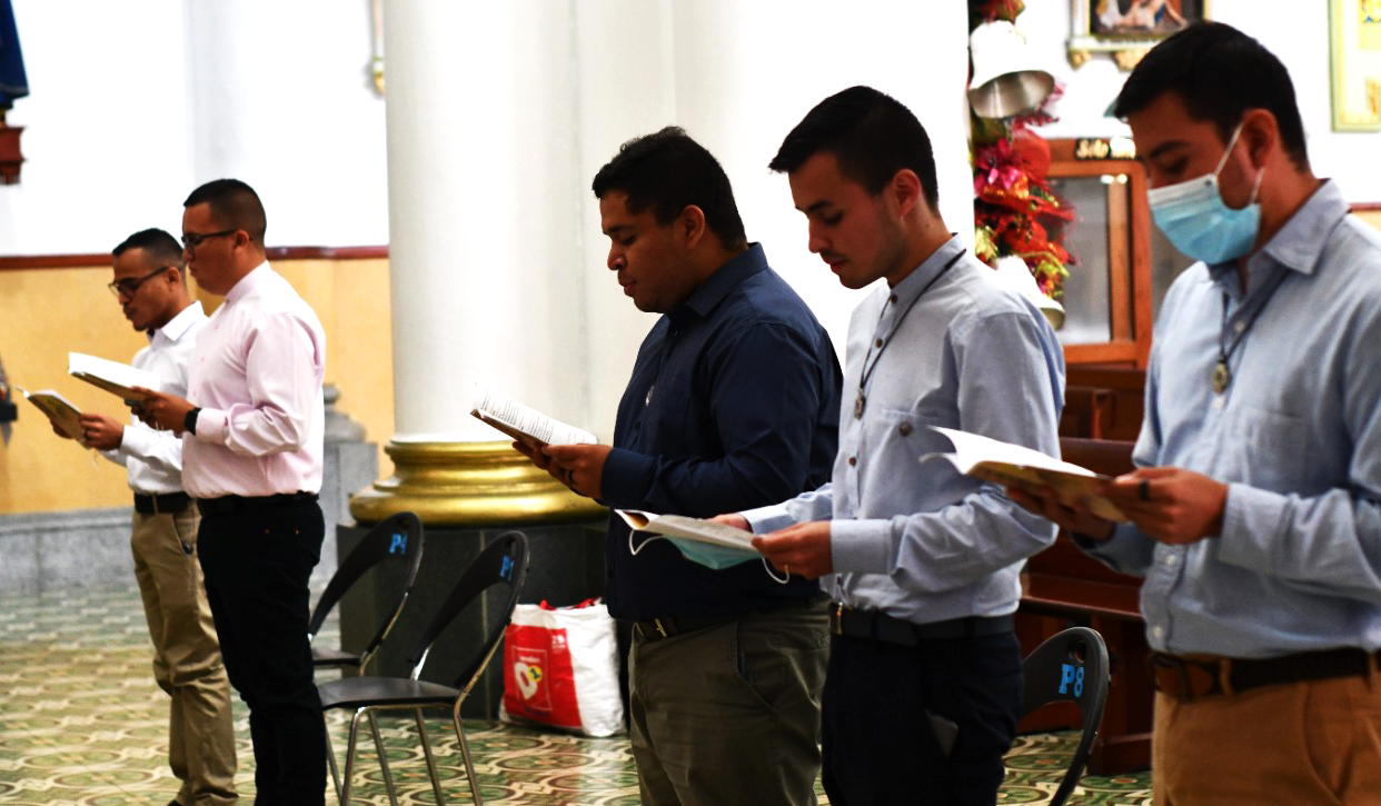 PRIMERA PROFESIÓN RELIGIOSA EN EL “NOVICIADO JESÚS ANÍBAL GÓMEZ”, COLOMBIA