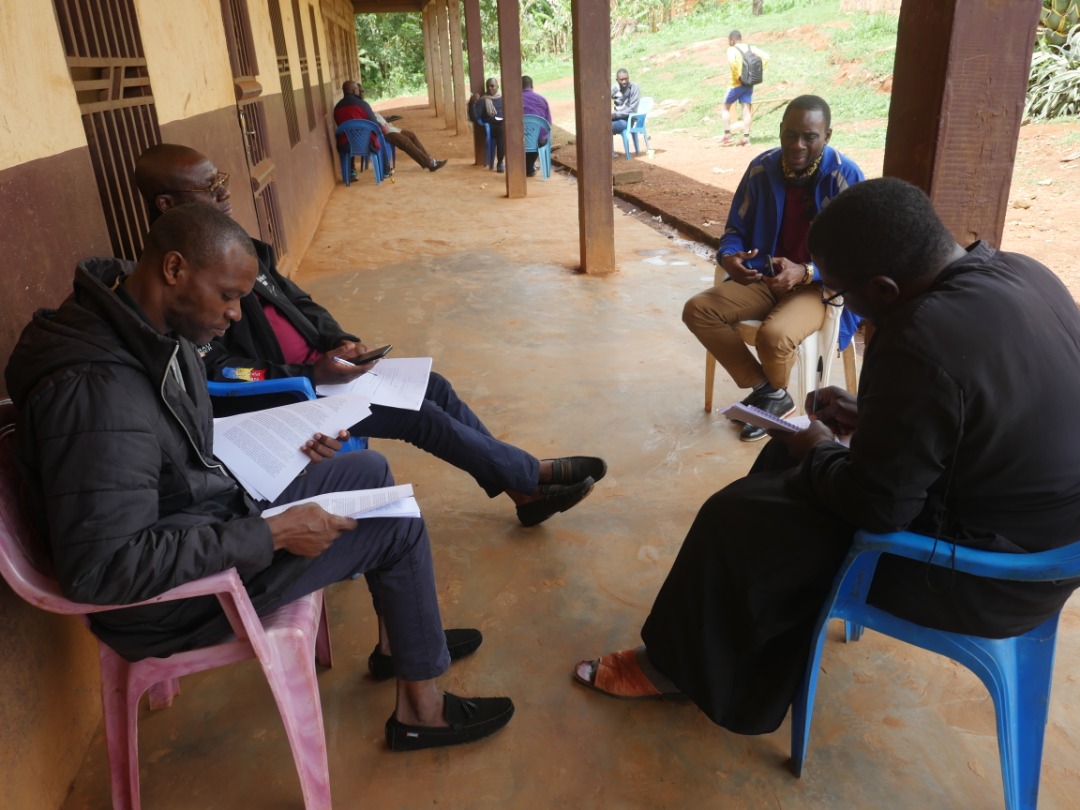 Les Supérieurs Locaux du Cameroun dînent autour de la table de la synodalité 3 Cm 20220506 Local Superiors Meeting 5