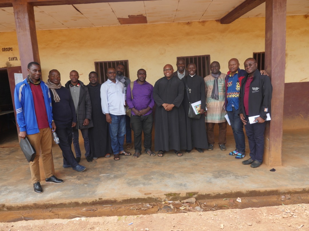 Les Supérieurs Locaux du Cameroun dînent autour de la table de la synodalité 1 Cm 20220506 Local Superiors Meeting 9
